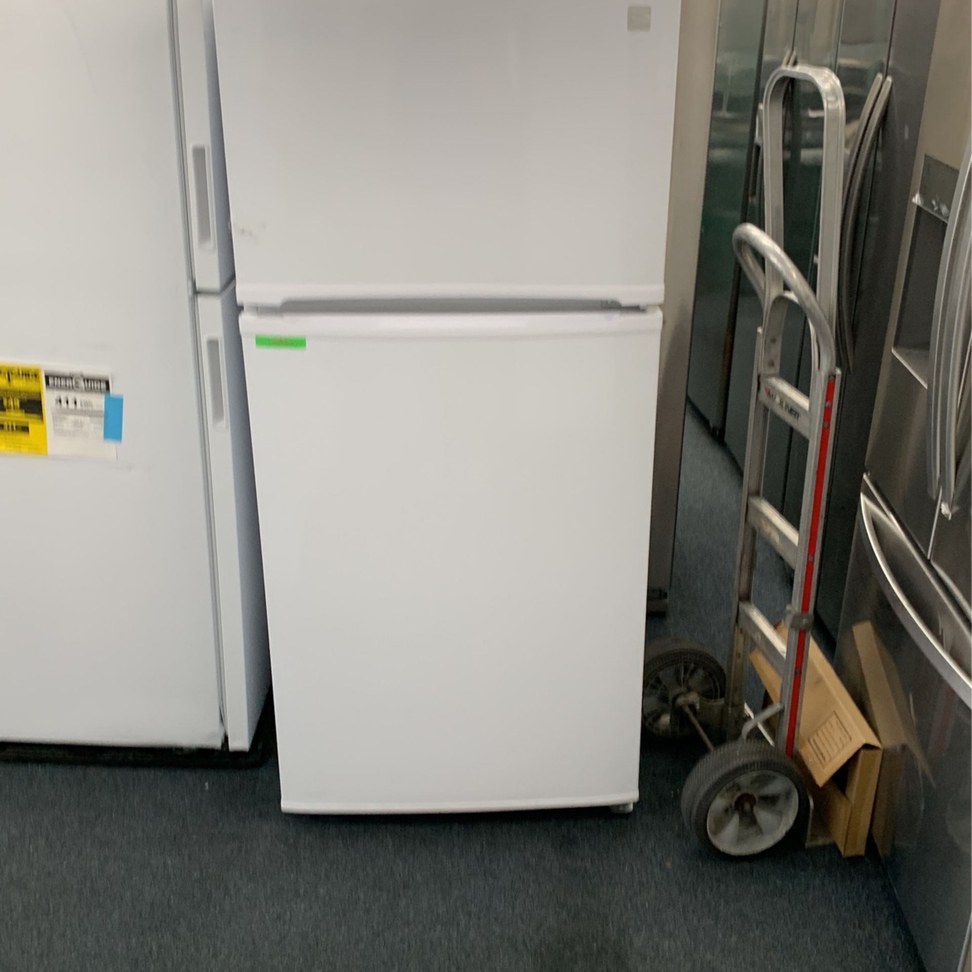 Kenmore 30” 18 Cu Ft Top Freezer Refrigerator