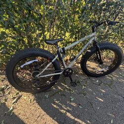 Mongoose Mulas Mountain Bike 