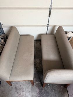 Article right facing bench