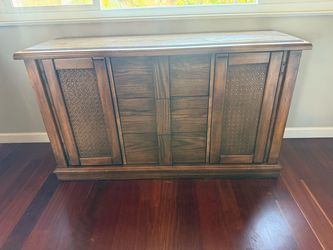 Dresser /cabinet