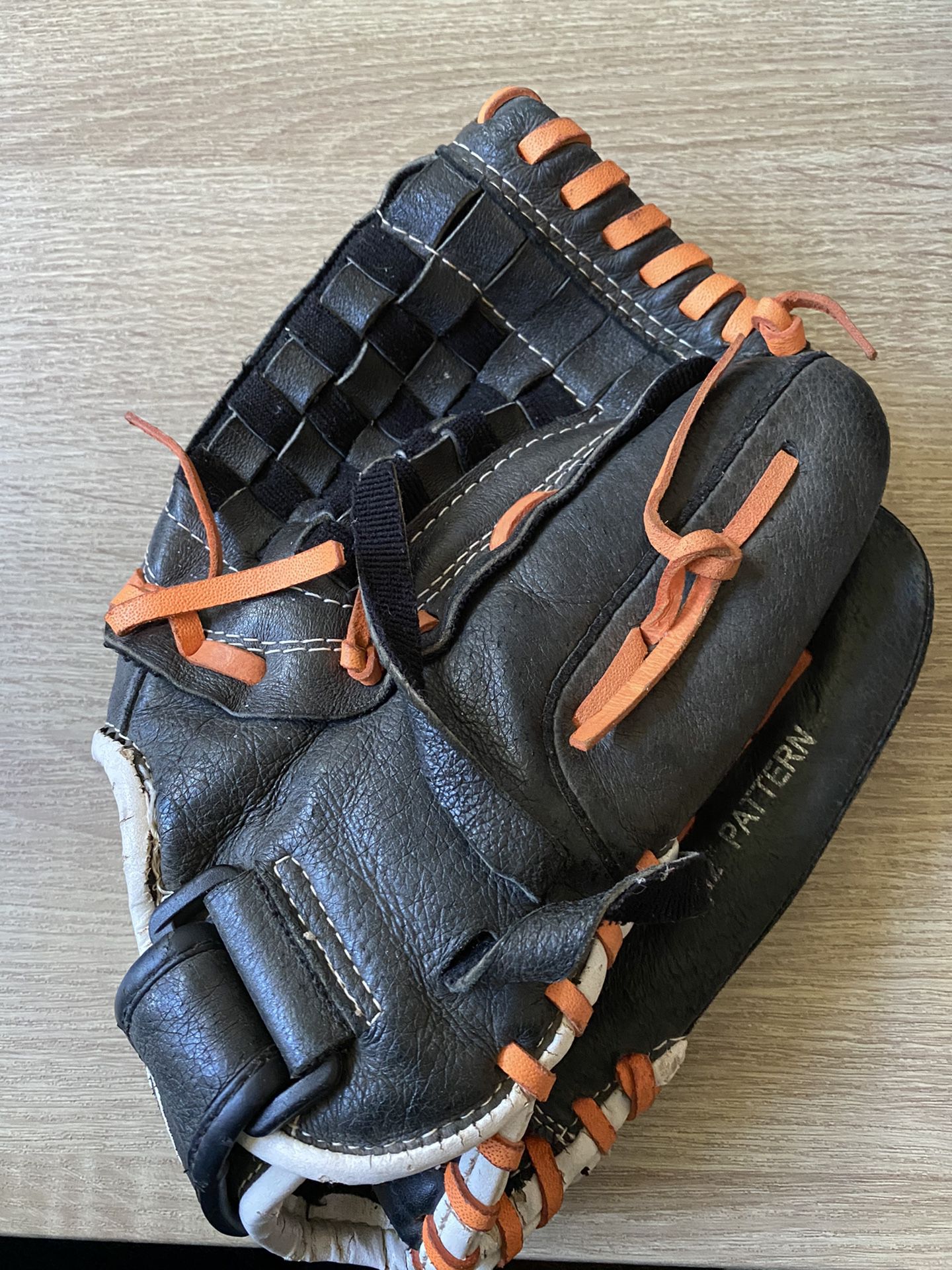 Softball glove