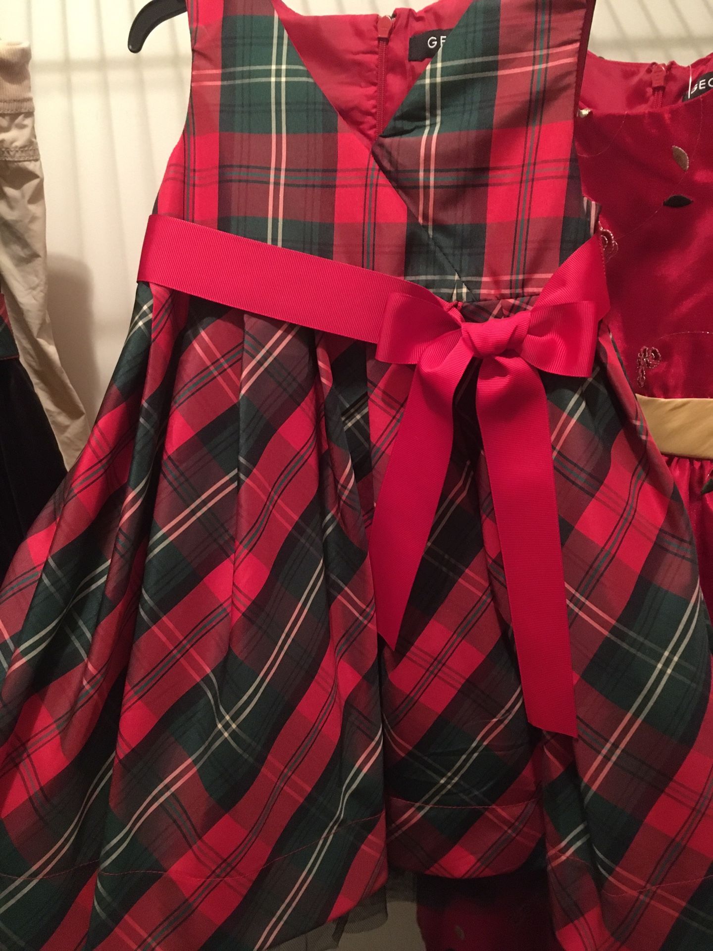 New Size 6 Lined Dress. Beautiful 