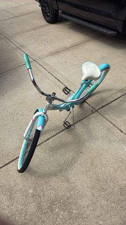 Schwinn Women's Legacy 26" Cruiser Bike- White/Blue