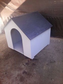 3' x 3' x 3' new wood dog house
