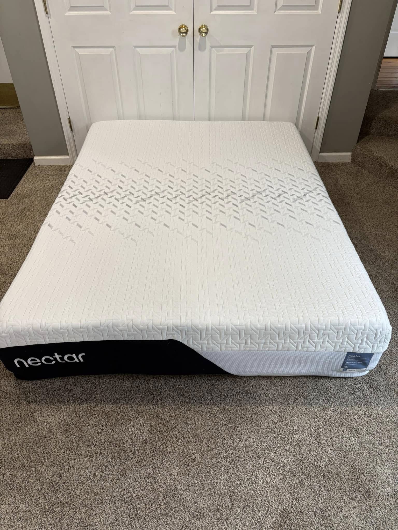 Nectar Classic Memory Foam, Queen, Like New