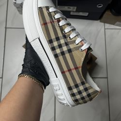 BURBERRY 