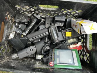 CAMERA FLASH BULB EQUIPMENT $10 & UP EACH DISCOUNT FOR MULTIPLE PURCHASE NIKON CANNON