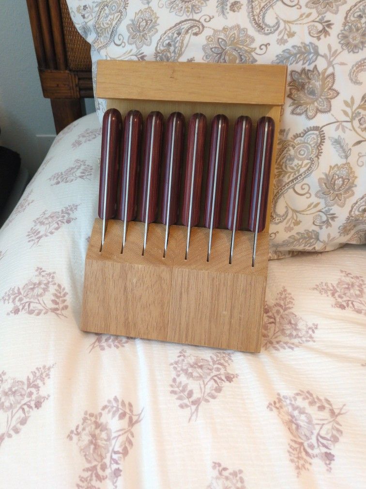 Set Of 8 Handle Knives Wooden Handle