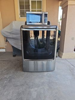 LG- EXTRA LARGE CAPACITY electric DRYER