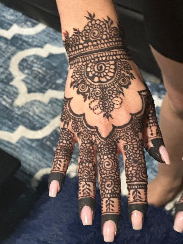 henna tatoos