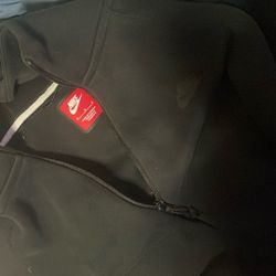 Adult Medium Black Nike Tech Fleece