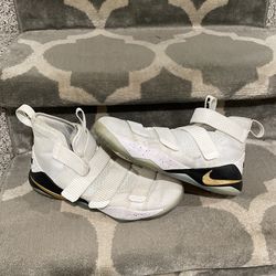 Nike Lebron Soldier 