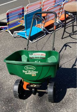 Scott’s Turf Builder DLX Seed Spreader