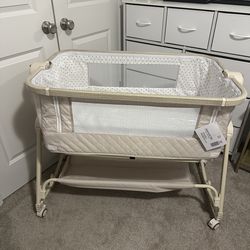 Baby Bassinets Bedside Sleeper  5 in 1 / New