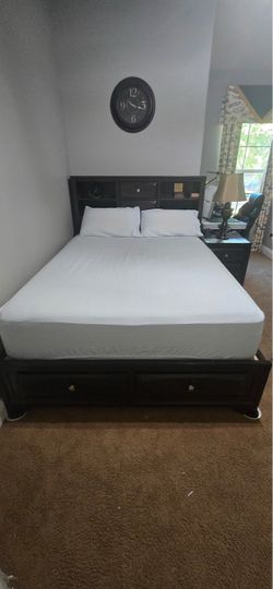 Queen bed set