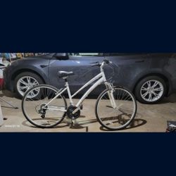 Ladies Schwin Bike  Like New