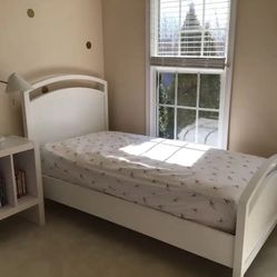 Crate and Barrel : Kid bed 