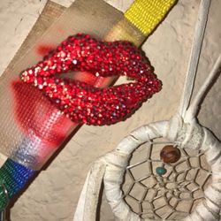 Lips brooch, with Swavorskicrystals