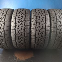 255 40 20 SET(4) (S144) NITTO NOMAD GRAPPLER   95 % TREAD 