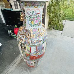 Chinese Art Vintage Vase 
