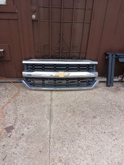 2016-2018 Chevy Silverado 1500 Grill OEM 