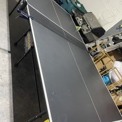 Ping Pong Table W/4 Paddles 