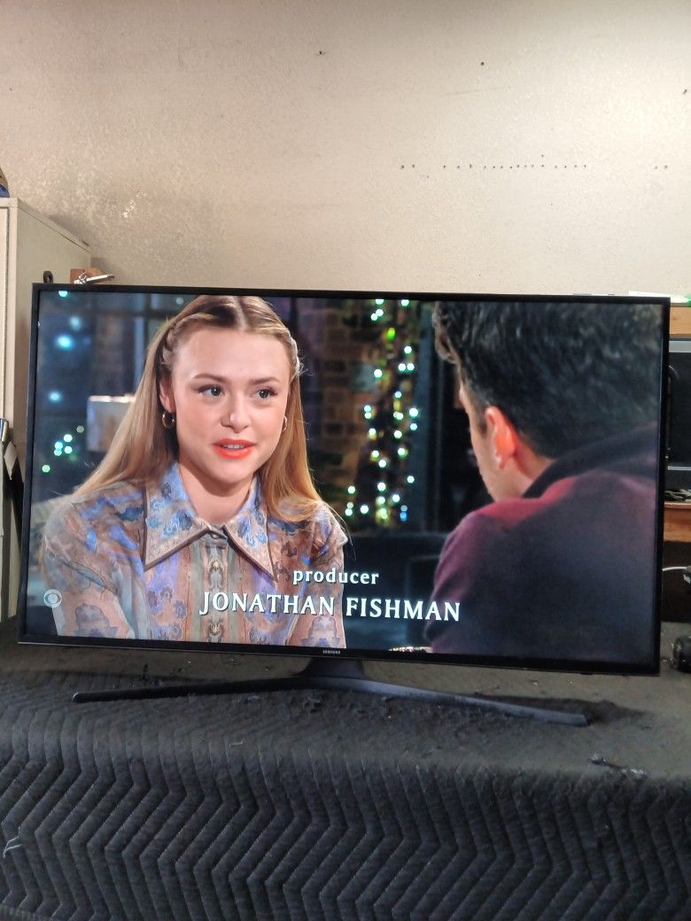 40 inch samsung smart tv really nice tv comes with remote shows great picture works perfect guaranteed