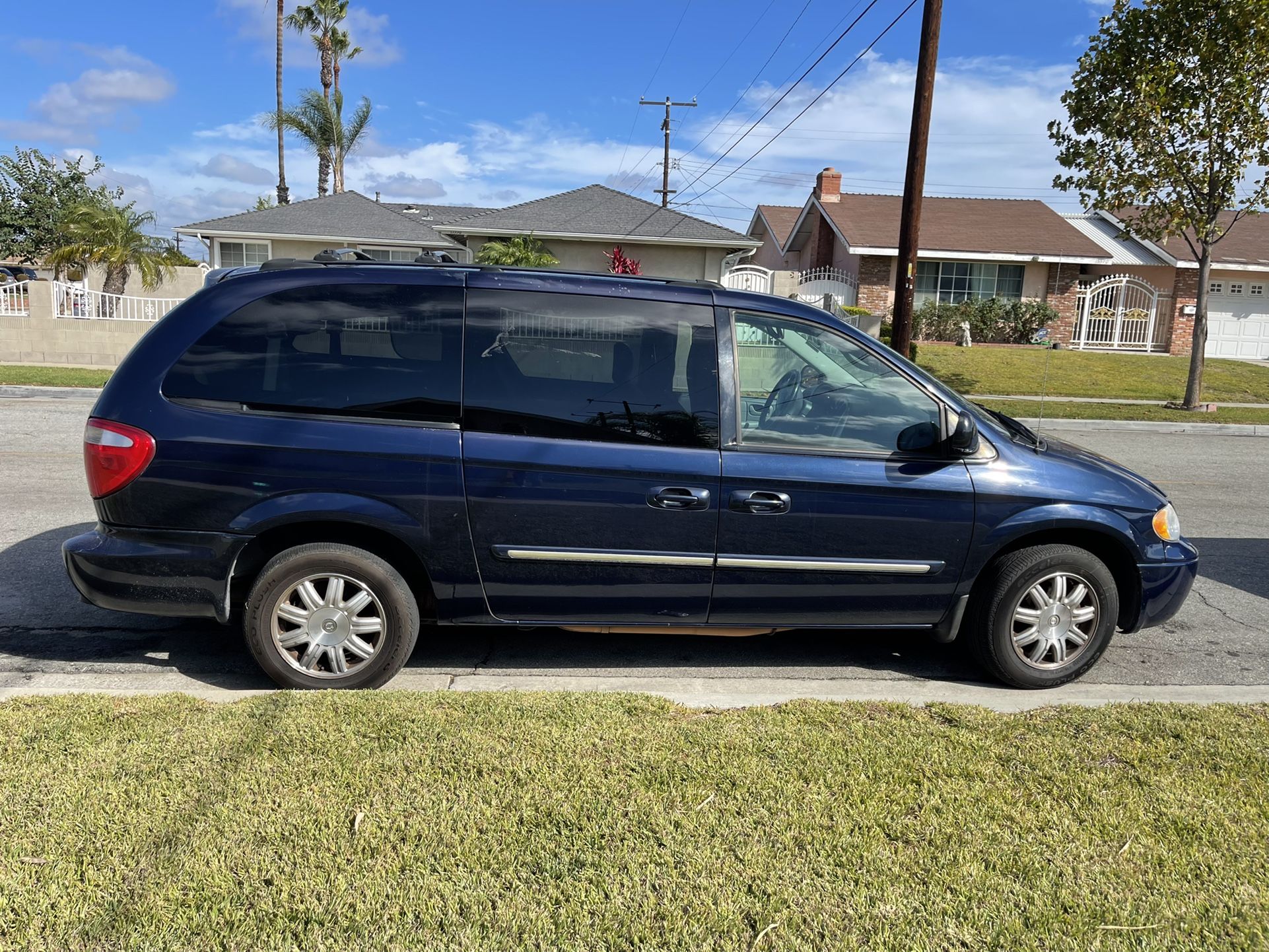 2005 Chrysler Town & Country