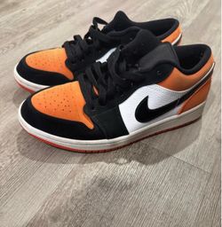 Shattered backboard Jordan low
