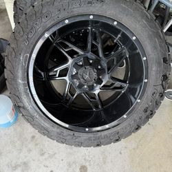 22’ Rims 35’  Toyo Tires