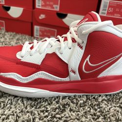 Nike Kyries 