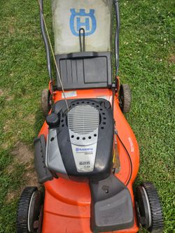 Husqvarna self-propelled lawnmower with bag