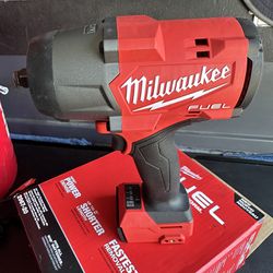 Milwaukee 1/2 High Torque Impact Wrench 