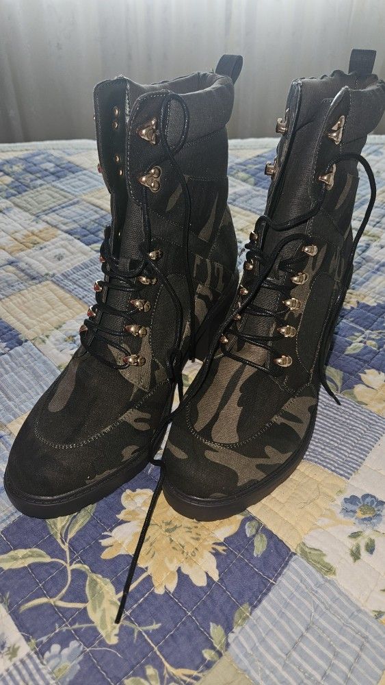 Ladies Camo Boots By ShoeDazzle