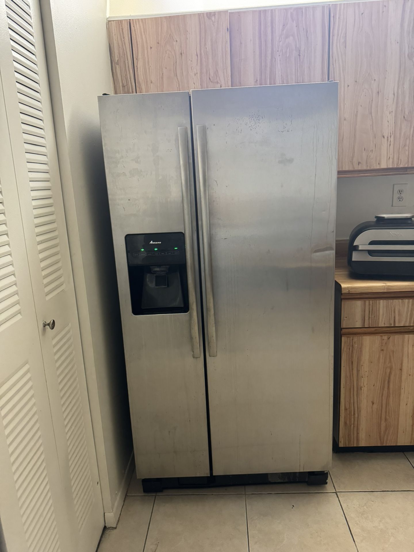 Refrigerator With Water Dispenser