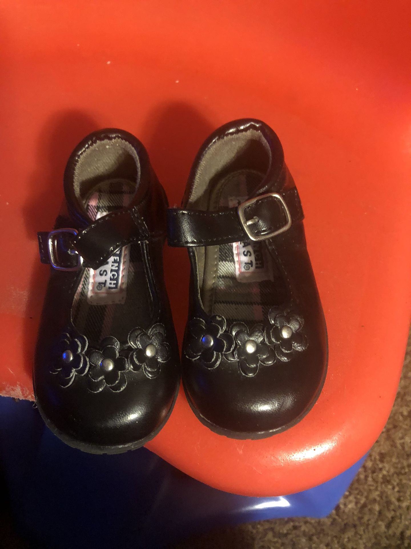 French Toast Leather Shoes Girls Size 5C