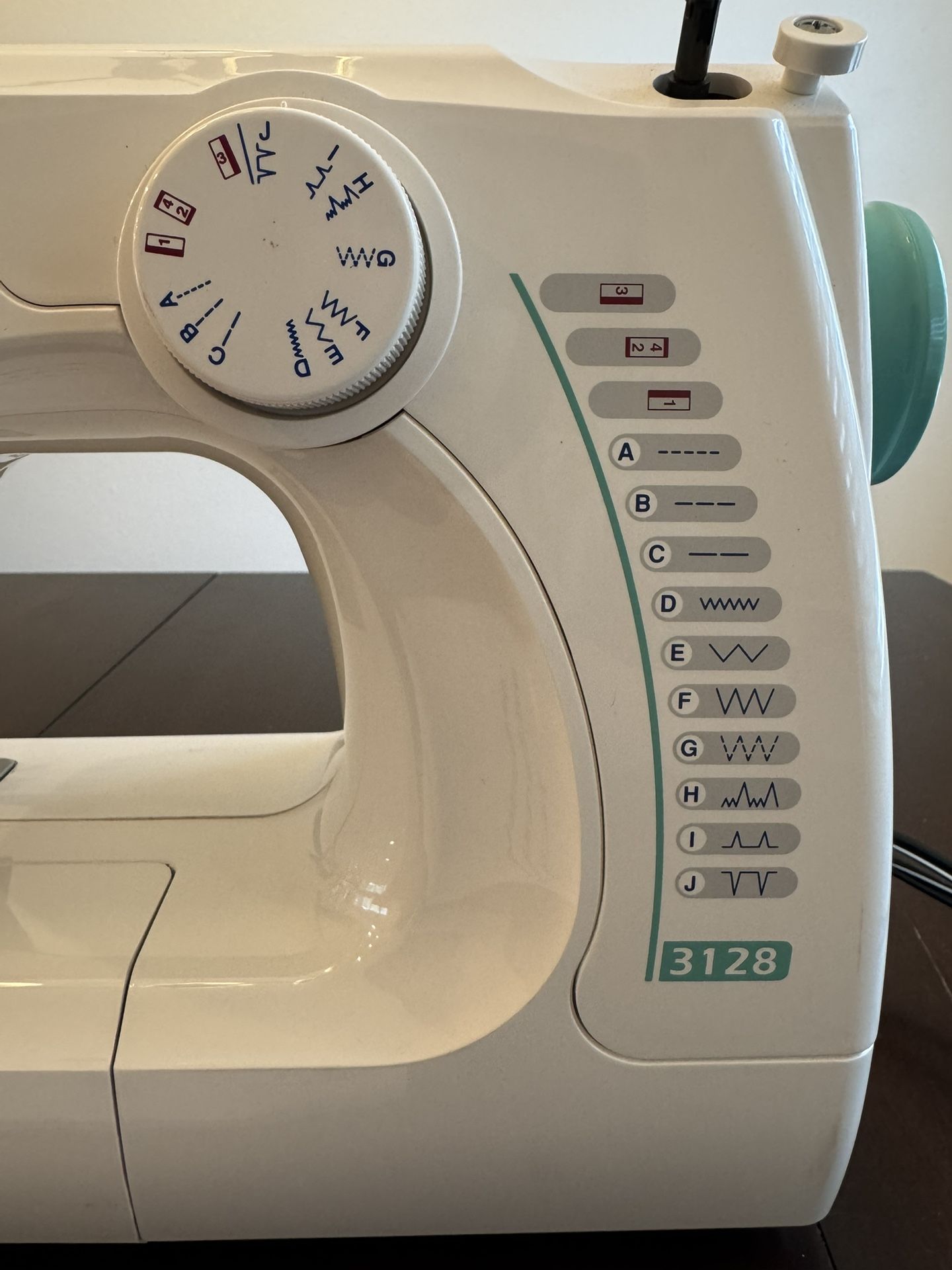 Janome 3128 Lightweight Sewing Machine