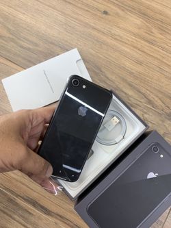 iPhone 8 64 GB unlocked ✅