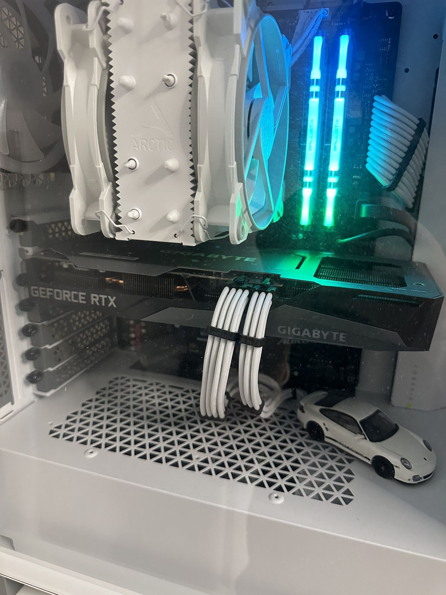 GIGABYTE GV-N306TXGAMING OC-8GD GeForce RTX 3060 Ti Gaming OC D6X 8G Graphics Card, 3X WINDFORCE Fans, 8GB 256-bit GDDR6X, Video Card