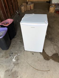 Upstreman White Mini Fridge