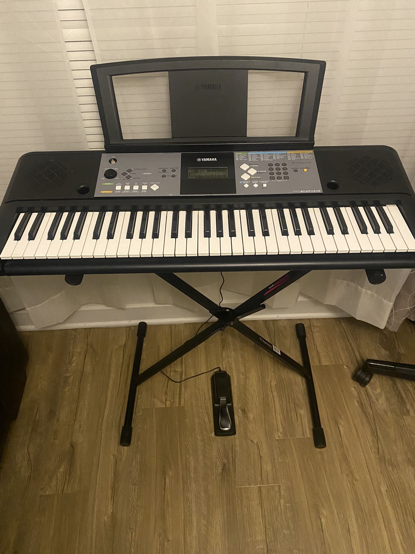 Yamaha Psr E233