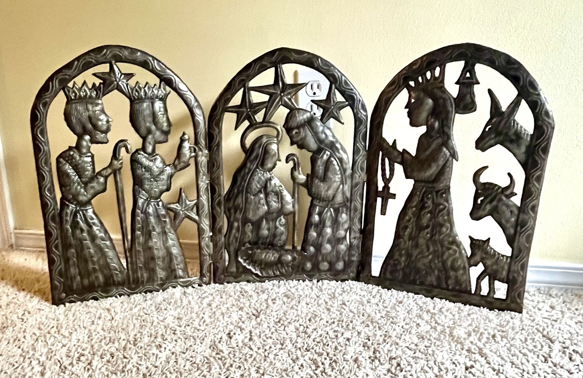 Hand Made Haitian Steel Drum Hammered Metal Nativity Scene 3-Panel Christmas Art Decorations Look