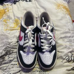 Pink and navy/black dunks, barely worn, 6y so it’s around an 7.5 to 8