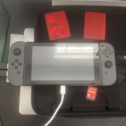 Nintendo switch W/ Pokémon NBA2K22 & SUPER SMASH BROS & 2 Memory cards