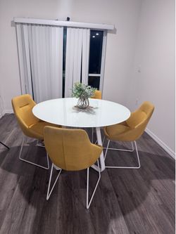 White glass round table with chairs