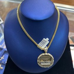 Gold Double Link Chain With Pendant 