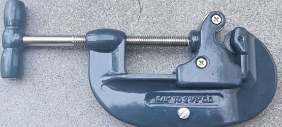 Cortatubos profesional BrassCraft T005
De 5/8 de pulgada a 2-1/8 pulgadas