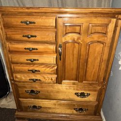 Oak Park 5-Drawer Chest with Door