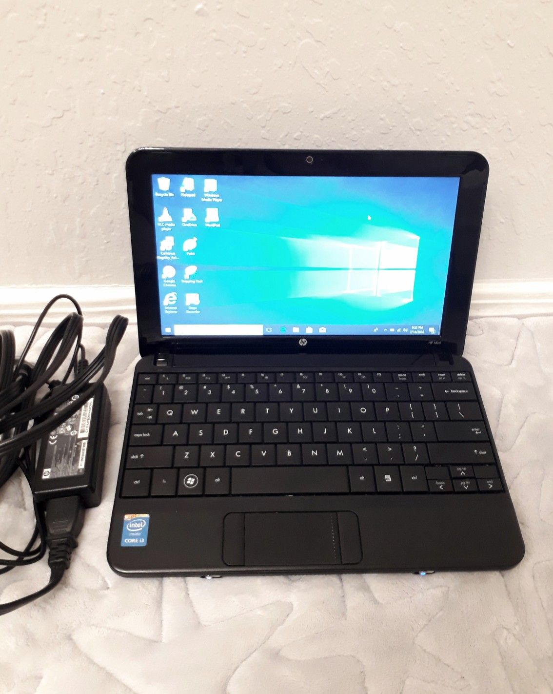 Mini HP Laptop black windows 10 pro with original charger and softwares