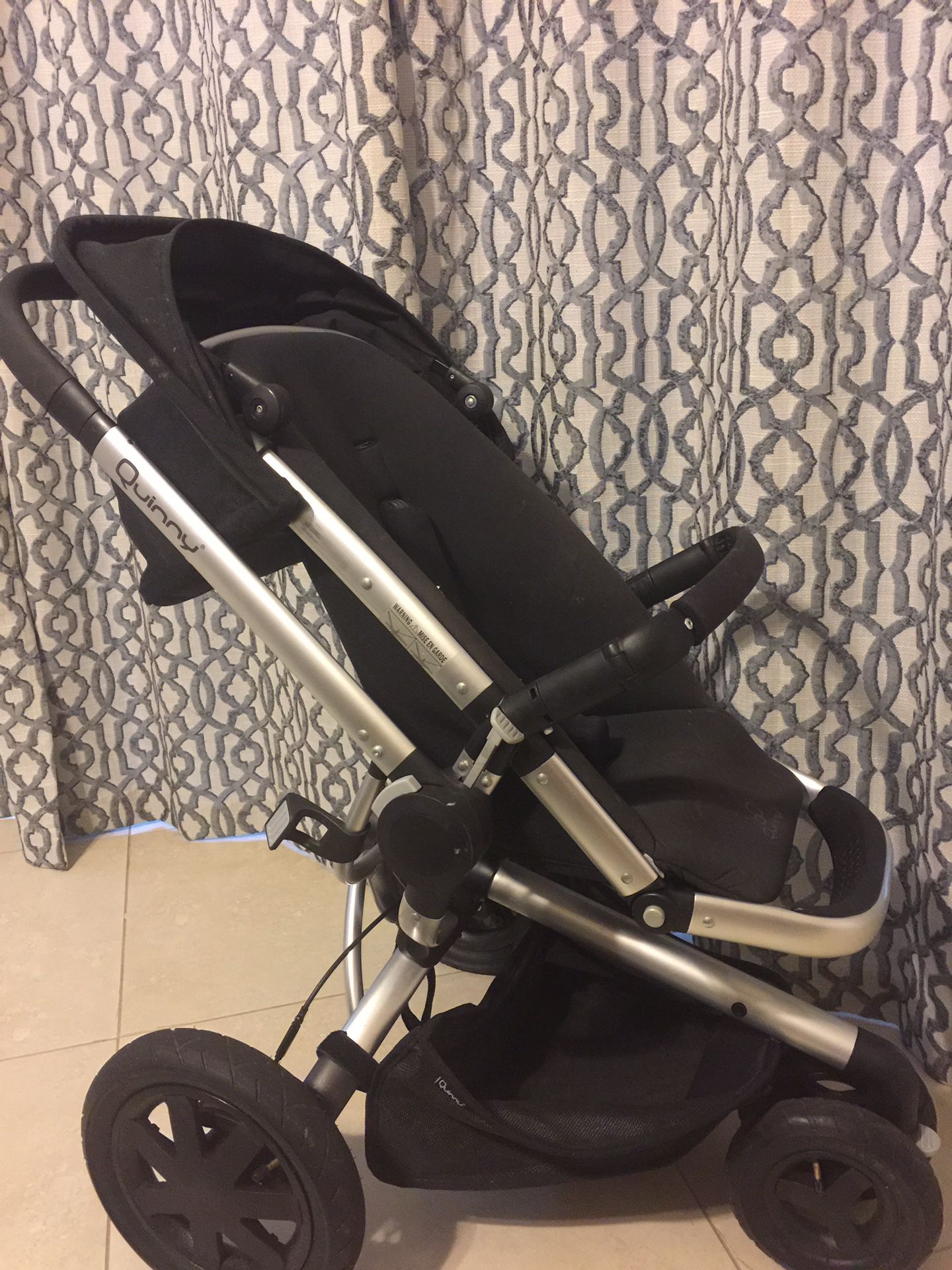 Quinny Buzz stroller with Maxi Cosi car seat